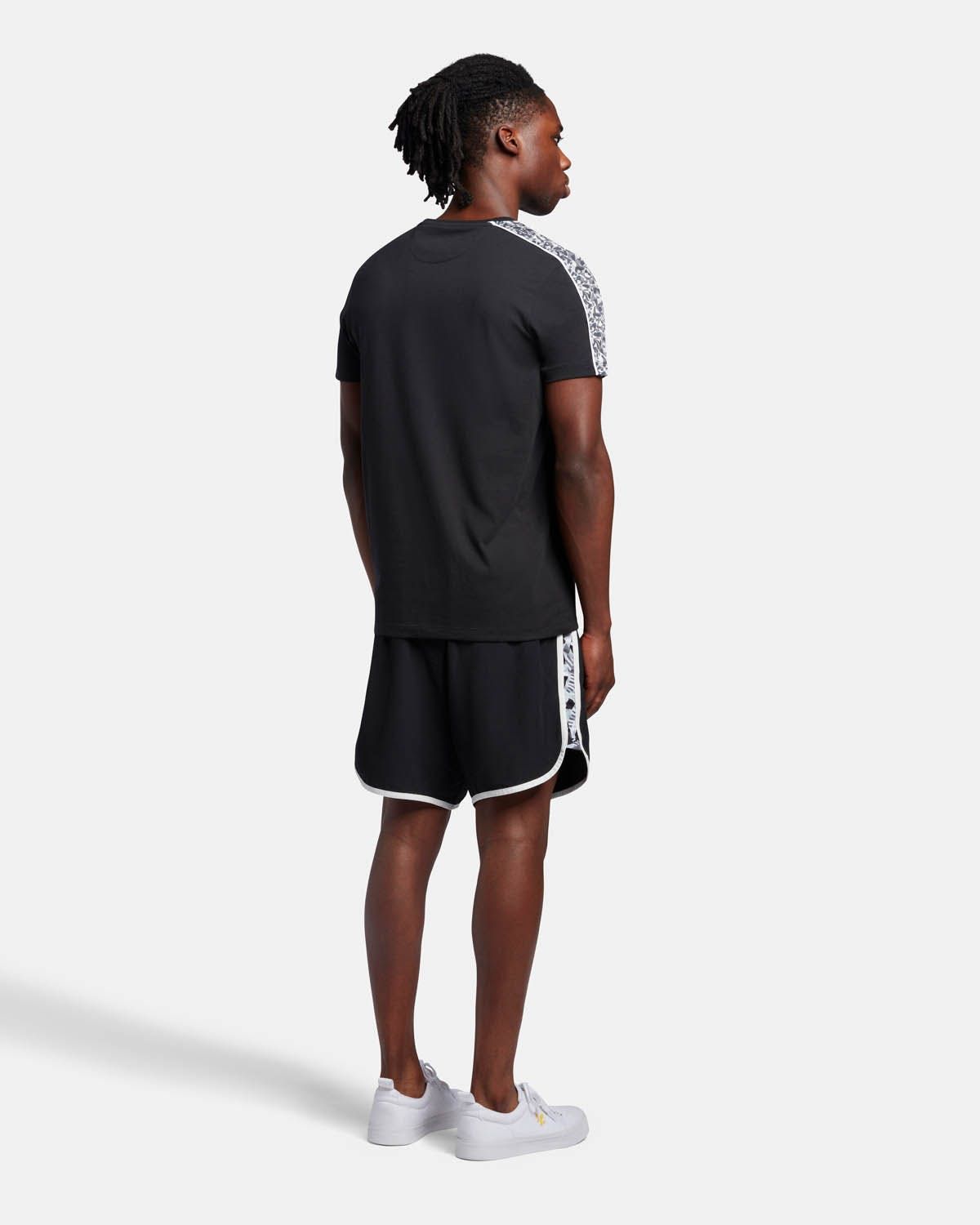 Lyle & Scott Flyer Shorts