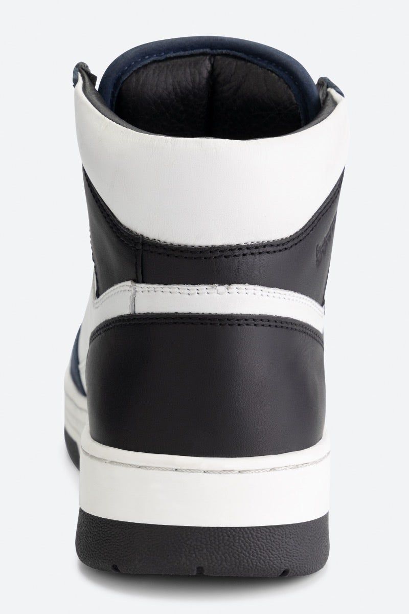 be:at: Kobe Sneaker
