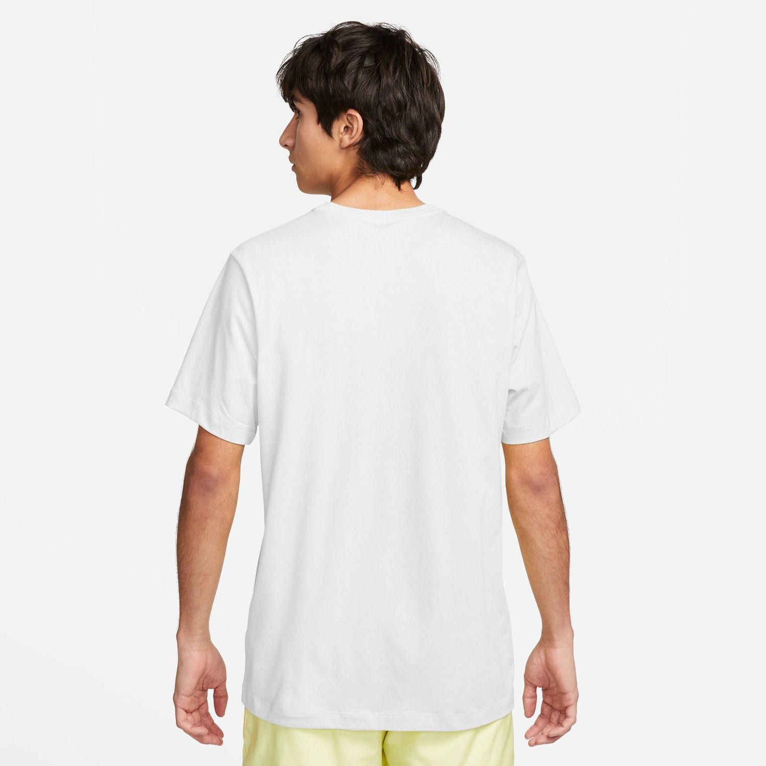 Nike Sportswear Club T-Shirt