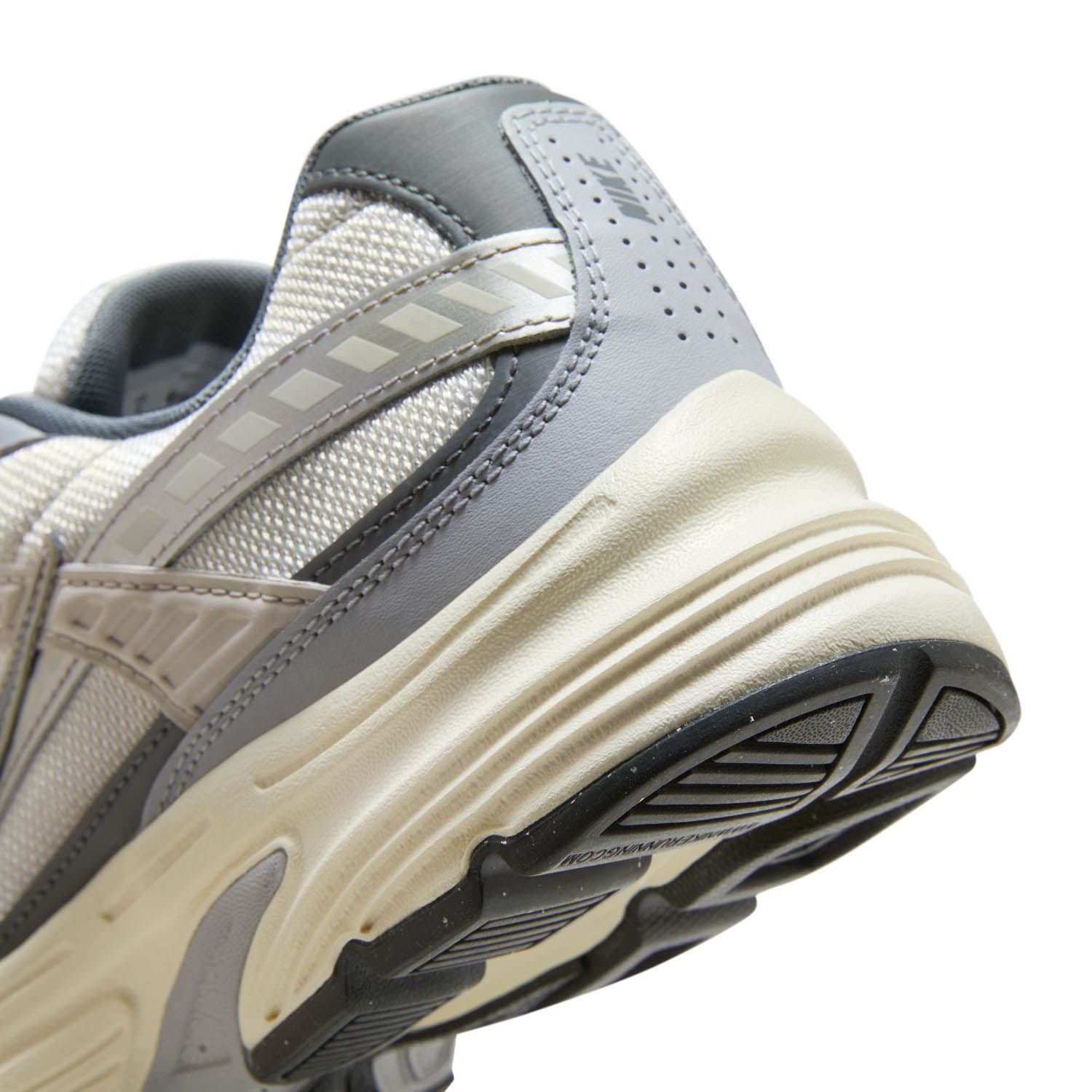 Nike Initiator