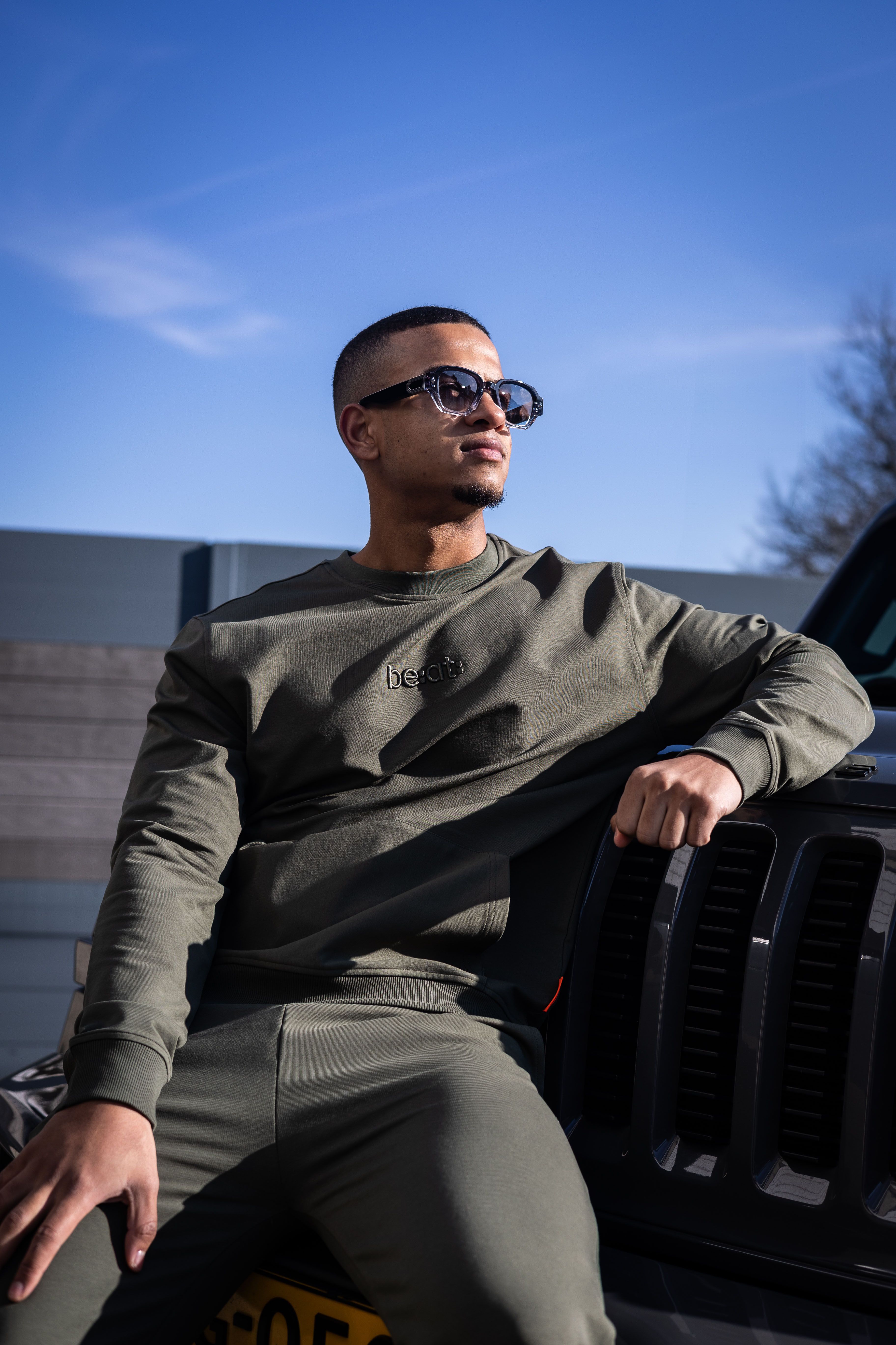 be:at: Daaf Sweater