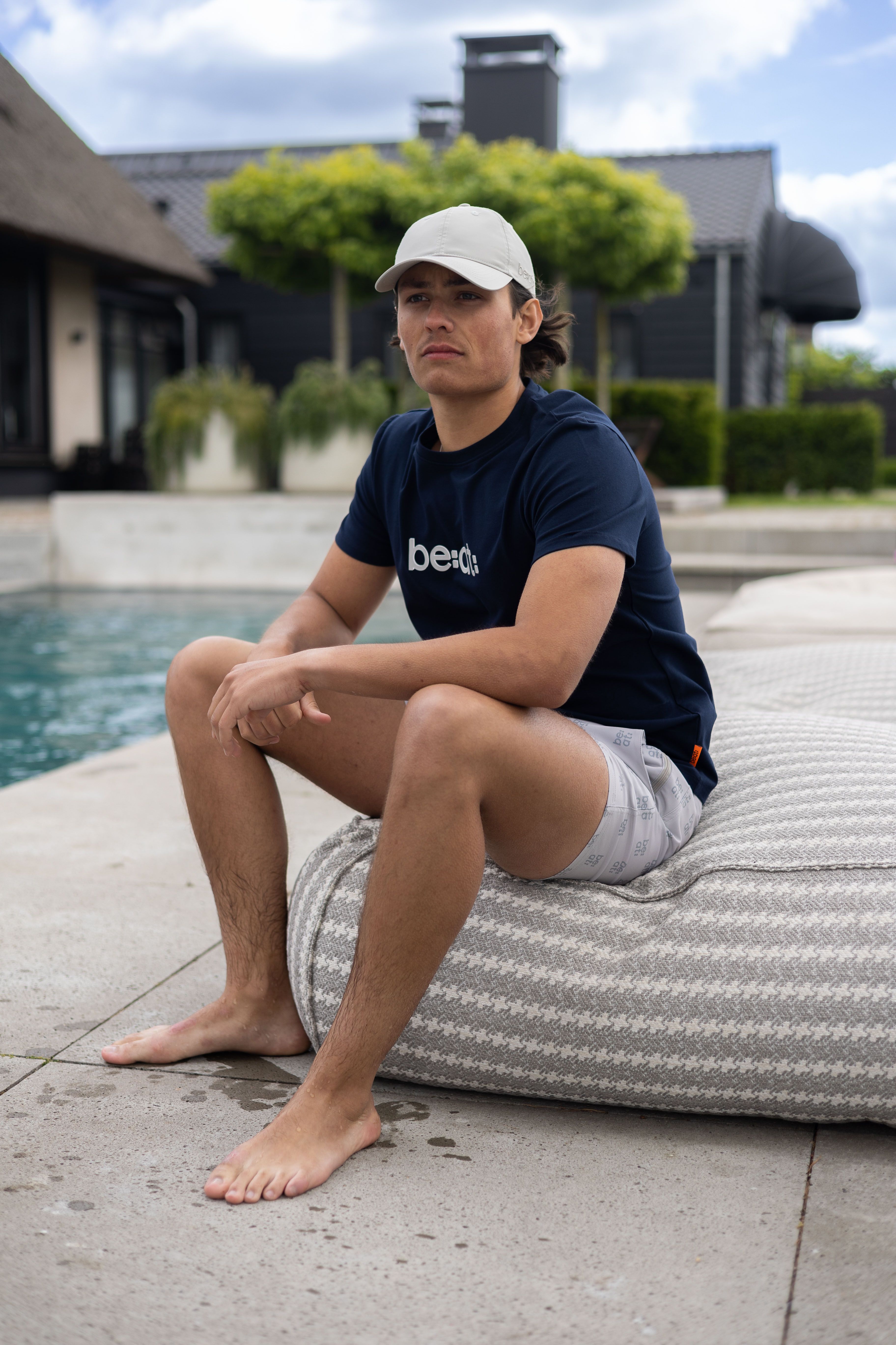 be:at: Gior Tee