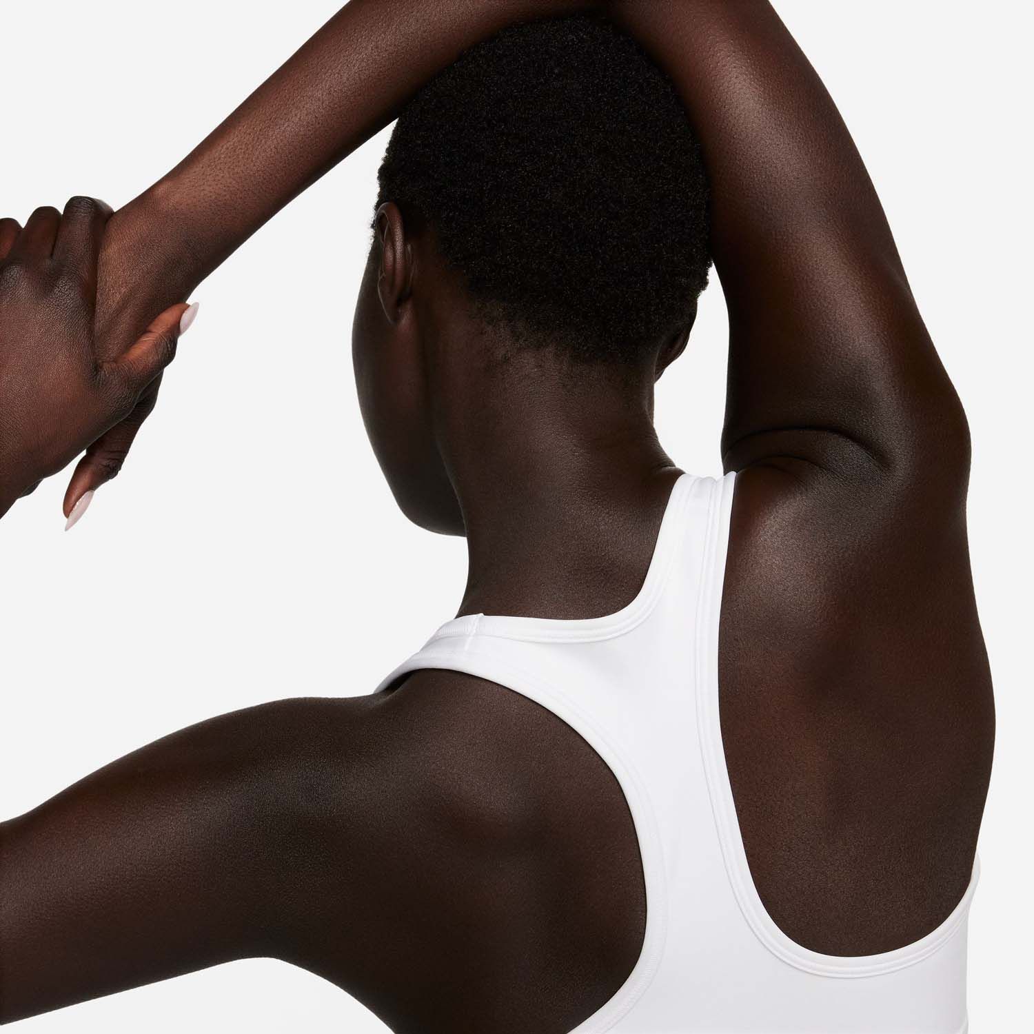 Nike Swoosh Medium Support