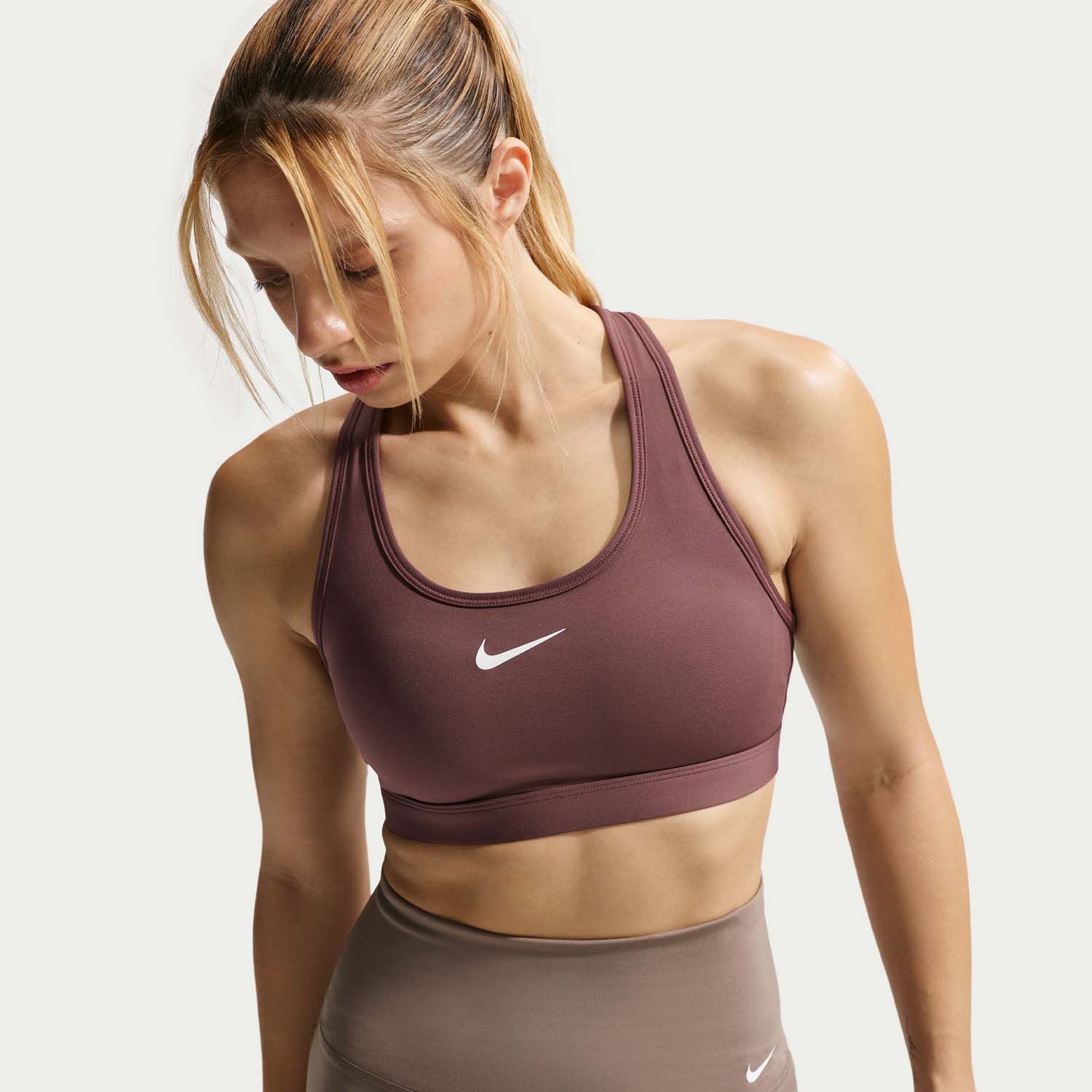 Nike Swoosh Medium Support