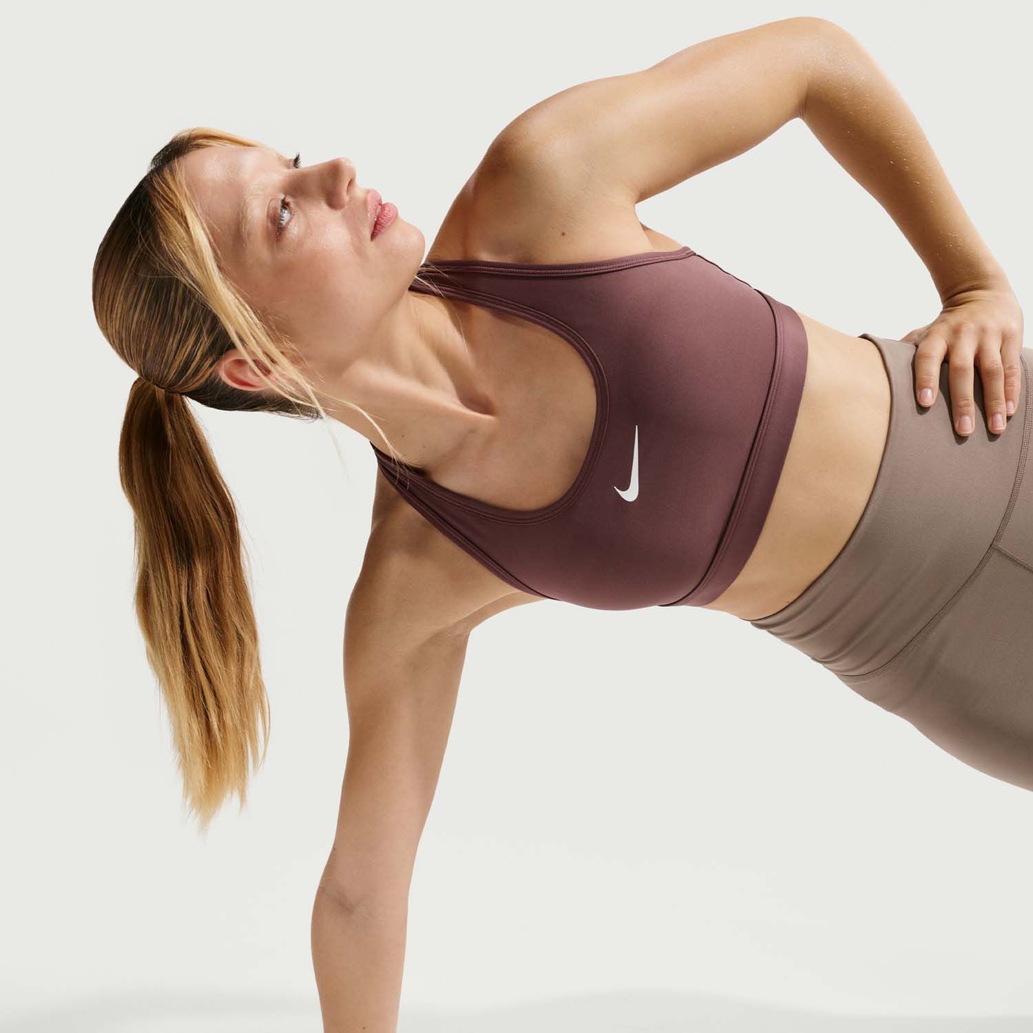 Nike Swoosh Medium Support