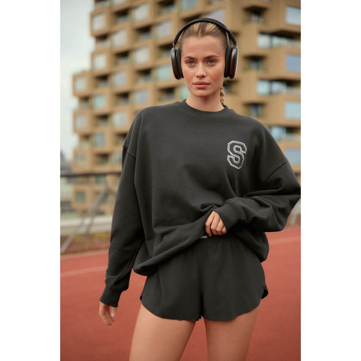 Stronger Essential Sweatshirt 