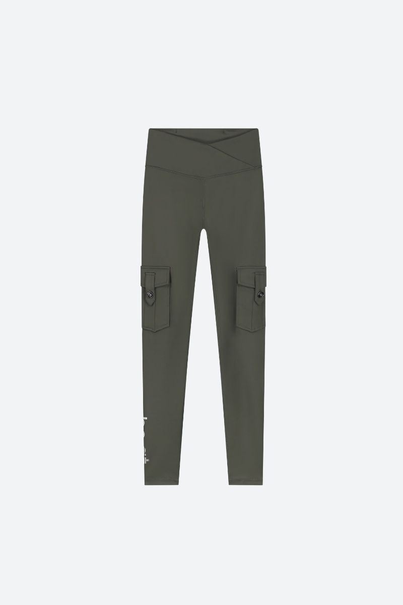 be:at Celia Tight